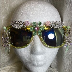 Beautiful green rhinestone sunglasses